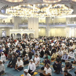 Ош шаарында айт намазы мечиттерде окулат