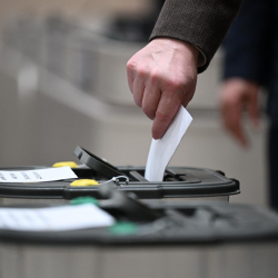 Жогорку Кеңештин тармактык комитеттеринин төрагалары жана орун басарлары шайланды