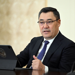 Президент Садыр Жапаров поручил обеспечить безопасность дипломатов Кыргызстана в Иране