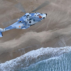 В Катаре военный вертолет упал в море