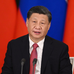 Си Цзиньпин посетил ключевое госпредприятие по генерации электроэнергии в ходе инспекции нового района Сюнъань