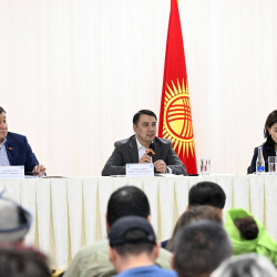 Марлен Маматалиев Биринчи май районунун тургундары менен жолугушту