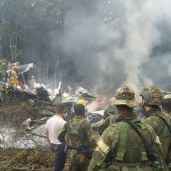 Военный самолет с солдатами разбился в Колумбии: более 60 погибших
