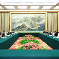 Глава Канцелярии Комиссии ЦК КПК по иностранным делам встретился с советником премьер-министра Великобритании по нацбезопасности