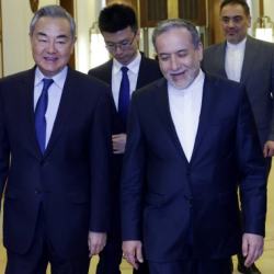 Глава МИД КНР провел телефонный разговор с иранским коллегой