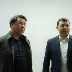 Мэр Жанарбек Акаев Сулайман-Тоону айланта веложол жана жөө жүргүнчүлөр үчүн тротуар куруу керектигин белгиледи