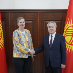 Министр Жээнбек Кулубаев Германиянын Элчиси Моника Ленхардды кабыл алды