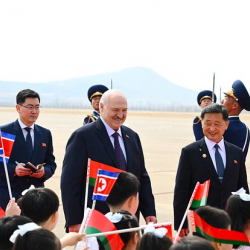 Ким Чен Ын встретил Лукашенко с конями