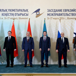 Адылбек Касымалиев Евразия өкмөттөр аралык кеңешинин тар курамдагы жыйынына катышты