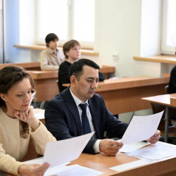 ЖК депутаттары Россияда мигранттардын балдары үчүн мектепке кирүү тестин жөнөкөйлөтүүнү сунушташты