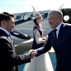 Адылбек Касымалиев с рабочим визитом прибыл в Казахстан