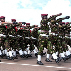 Уганданын армия башчысы Израилди колдоого даяр экенин билдирди