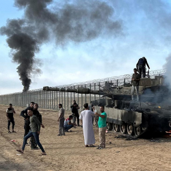 Эскалация. МИД призывает кыргызстанцев покинуть страны Ближнего Востока