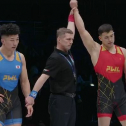 Акжол Махмудов Олимпиада чемпиону Нао Кусаканы ири эсепте жеңди