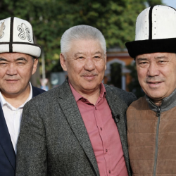 Азимбек Бекназаров: Жапаров кош бийликти кыйратты, Ташиевдин пастыгы досунун ишеним сатып кетти