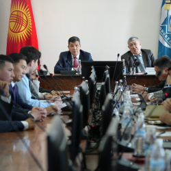 В мэрии Бишкека обсудили перспективы масштабирования проекта интерактивных опор освещения