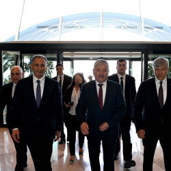 МинКаб Төрагасы Адылбек Касымалиев Азербайжан Республикасына иш сапары менен келди