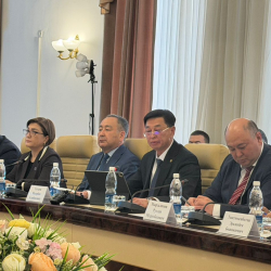 Жогорку соттун төрагасы Сатиев ЖМК өкүлдөрү менен жолукту