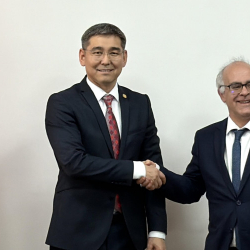 Кыргызстан менен Франция саламаттык сактоо тармагындагы кызматташууну өнүктүрүү маселелерин талкуулашты