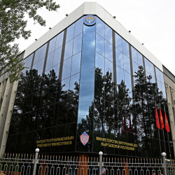 Ички иштер министрлигинде сырткы видеобайкоо камераларын  өз убагында орнотуу маселеси талкууланды