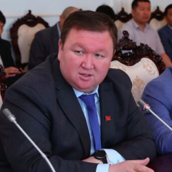Мирлан Жээнчороевдин түшүнөн мандат кетпей жаткан кез