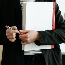 Ошто мугалимди сабаган окуяны милиция териштирип баштады