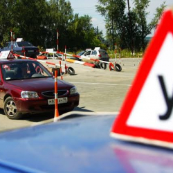 Бишкекте айдоочулук күбөлүктү алуу үчүн экзамендер 6-апрелден тарта жаңы даректе өткөрүлө баштайт