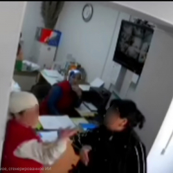 Мугалим менен ата-эненин жаңжалы. Тараптар бири-бирине арыз жазышкан