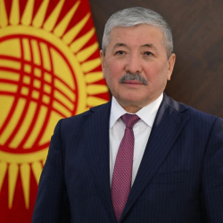 Адылбек Касымалиев санарип технология чөйрөсүнүн кызматкерлерин кесиптик майрамы менен куттуктады