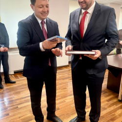 Министр Мирбек Мамбеталиев euronews телеканалынын президенти Педро Давид менен жолукту