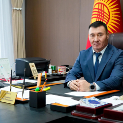 Урмат Асанбаев дене тарбия жана спорт кызматкерлерин кесиптик майрамы менен куттуктады