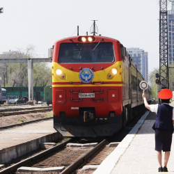 В Кыргызстан прибыл туристический поезд