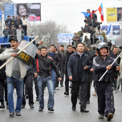 Сүрөттөр сүйлөсүн! 7-апрель - Элдик революцияга 16 жыл