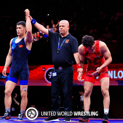 Акжол Махмудов — чемпион Азии по борьбе