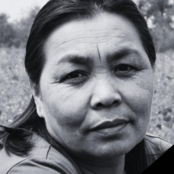 Белгилүү сүрөтчү-колдонмо чебер Алмагүл Болотова дүйнөдөн кайтты