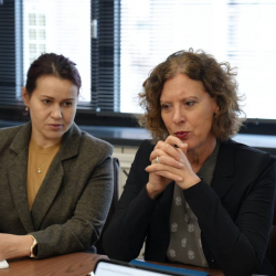 Министр Акунбеков БУУнун Кыргызстандагы өкүлү менен жолугушту