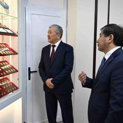 МинКаб Төрагасы Адылбек Касымалиев “Кыргызалтын” ачык акционердик коомунун ишмердүүлүгү менен таанышты