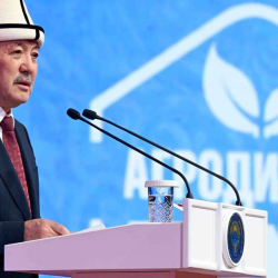 Касымалиев: Сентябрдан тарта айыл чарба кызматкерлеринин маянасы көтөрүлөт