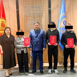 Кара-Сууда ата-энесинен ажыраган балдарга жер тилкелери берилди