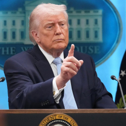 Дональд Трамп снова раскритиковал НАТО за 