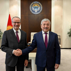 Адылбек Касымалиев Германиянын Тышкы иштер министрлигинин Европа боюнча мамлекеттик министри Гюнтер Крихбаумду кабыл алды