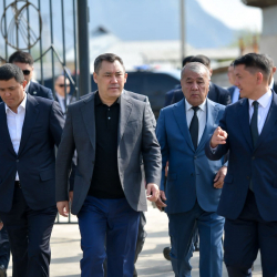 Президент открыл школу им. Э. Кебекбаева в Араванском районе