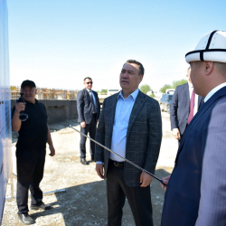 Жапаров Ош – Кара-Суу автожолунун курулушунун жүрүшү менен таанышты