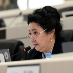 Депутат Айсаракан Абдибаева динди чапан кылып кийгиси келеби?..