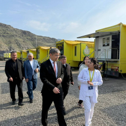 Саламаттык сактоо министри Араван районундагы мобилдик мультидиагностикалык клиниканын иши менен таанышты