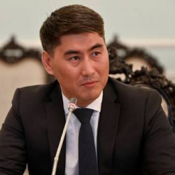 Чингиз Айдарбеков подал заявление в ЦИК о выдаче ему мандата