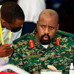 Уганданын армия башчысы Түркиядан 1 млрд доллар жана аялдыкка сулуу кыз талап кылды