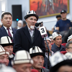 Жапаров ответил на вопросы жителей Чон-Алайского района