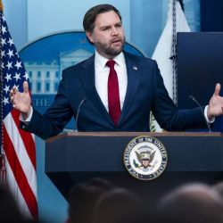 Вэнс посоветовал папе римскому заниматься моралью вместо политики