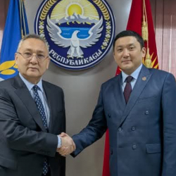 Коопсуздук кеңешинин катчысы Адилет Орозбеков ЖККУнун Башкы катчысы Таалатбек Масадыков менен жолугушту